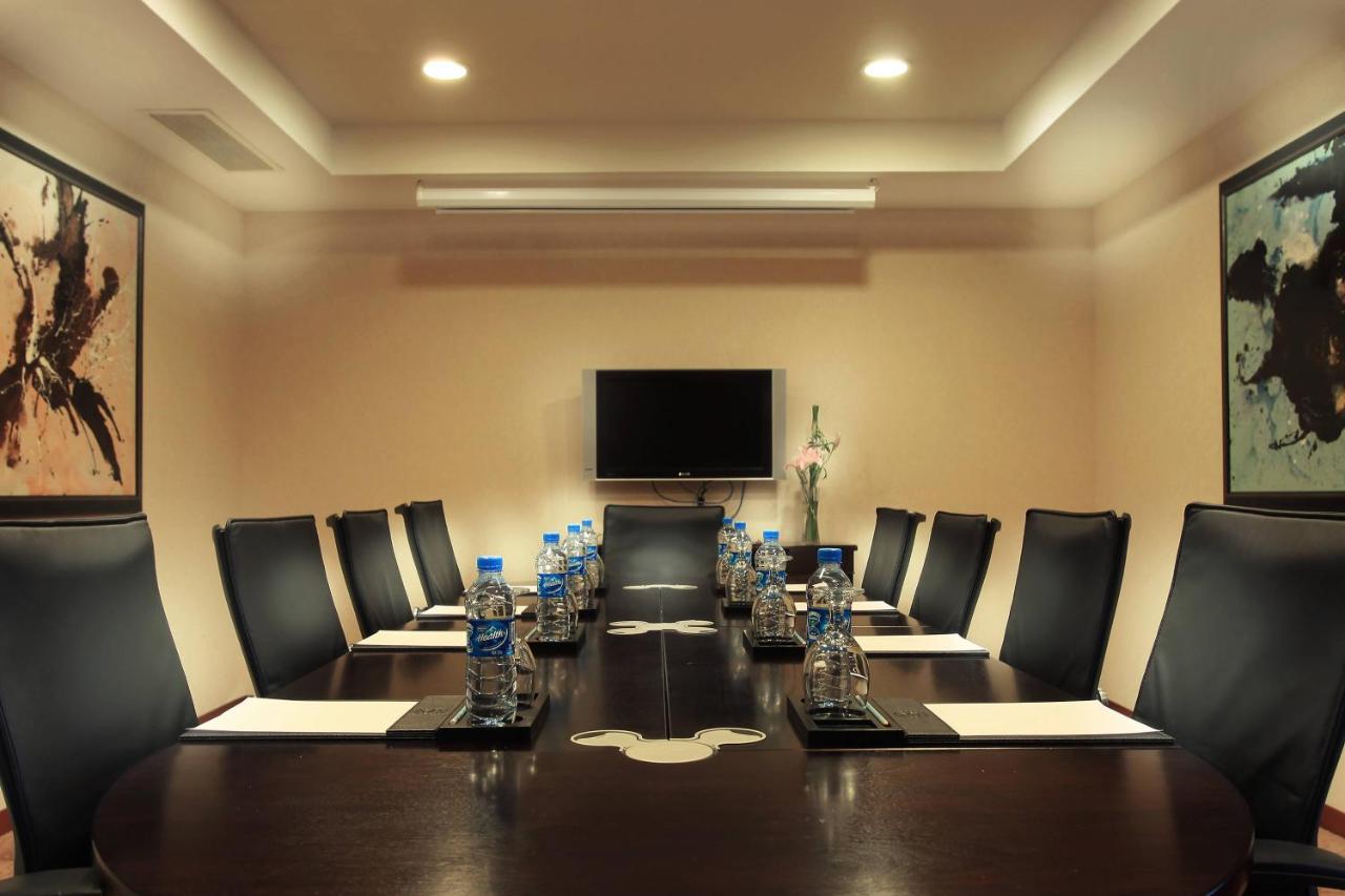Sheraton Shenzhen Futian Hotel Bagian luar foto